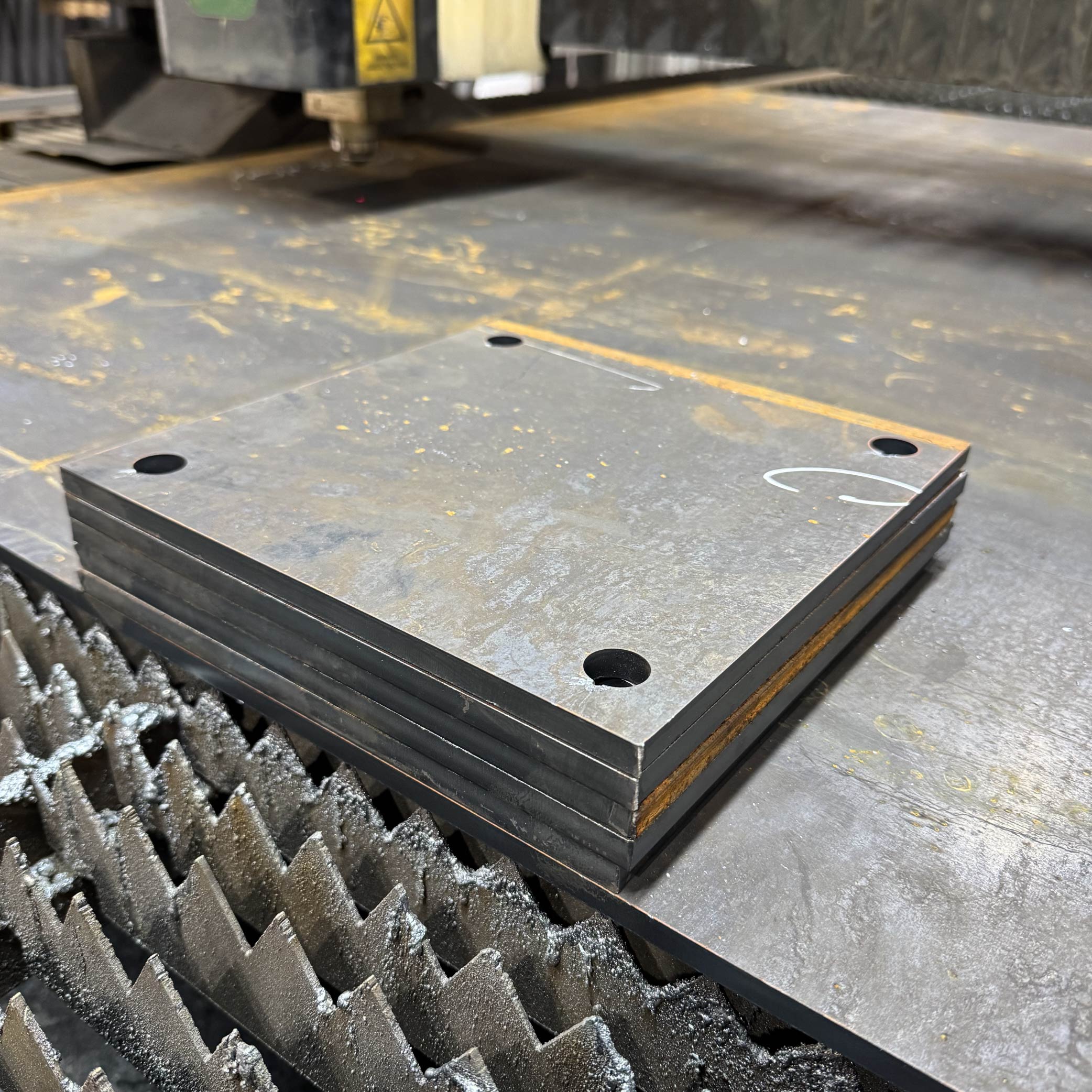 lazeruli Wra metalze ლაზერული_ჭრა_მეტალზე